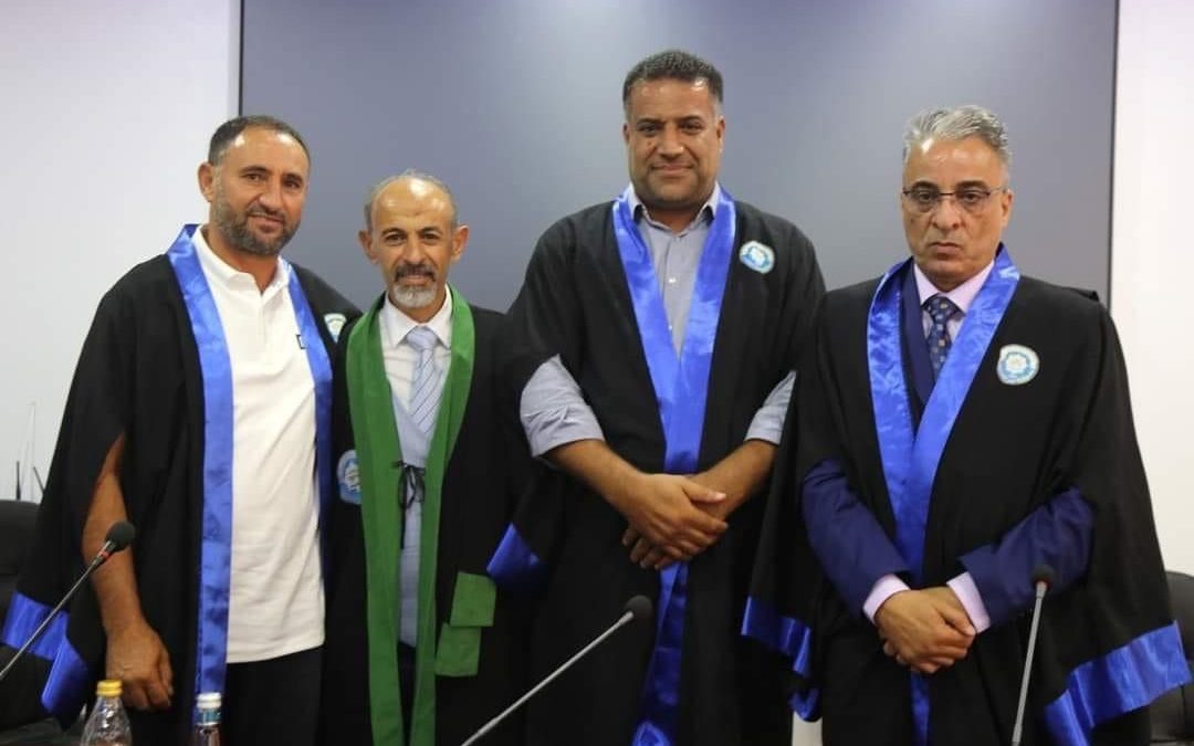قسم إصابات الملاعب يناقش رسائل طلابه