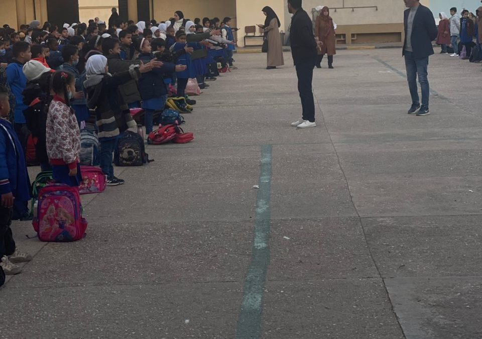 مواصلة قسم المناهج وطرق التدريس متابعة طلبة التربية البدنية العملية بمدرسة النور المبين
